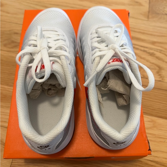 NWB Nike Air Max Invigor, size 2Y, white/university red-wolf grey - Picture 5 of 8